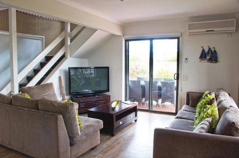 Sunderland Retreat Phillip Island - Darwin Holiday 2