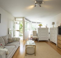 Sunlit studio in the trees walk to the beach - Darwin Holiday