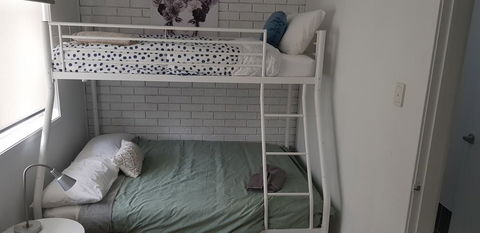 Sunlit Townhouse - Darwin Holiday 1