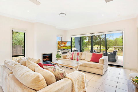 Sunny Finch House - Darwin Holiday 1