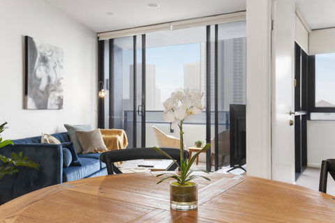 Sunny Modern Two-Bedroom Pad Steps From The Beach - Darwin Holiday 2