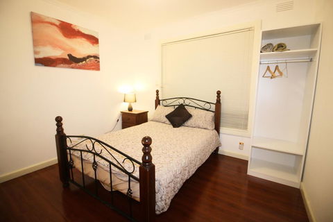 Sunny House - Melbourne Airport Home - Darwin Holiday 2