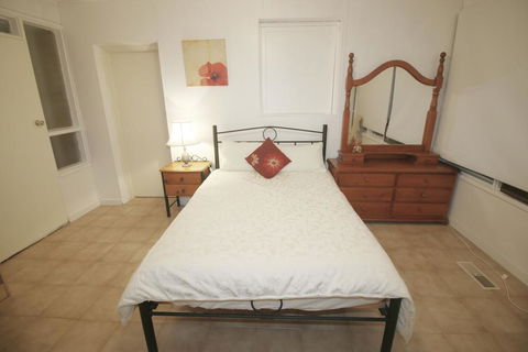 Sunny House - Melbourne Airport Home - Darwin Holiday 3