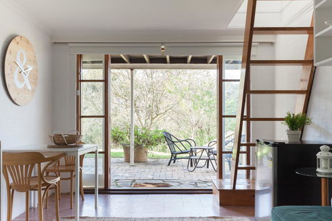 Sunseeker Cottage - Gorgeous Seaside Cottage - Darwin Holiday 0