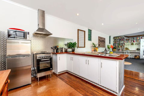 SUNSET BEACH SHACK On SURF - Darwin Holiday 3