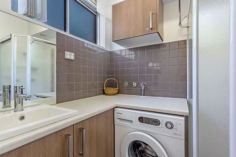 Sunset Court, Unit 1/3 Resthaven Avenue - Darwin Holiday 1