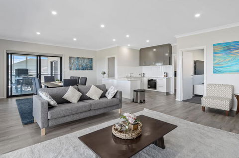 Sunset Horizon At Lady Bay - 8 Huntingdale Drive - Darwin Holiday 3