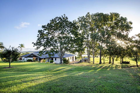Sunset Retreat Airlie Beach Rural Getaway - Darwin Holiday 1