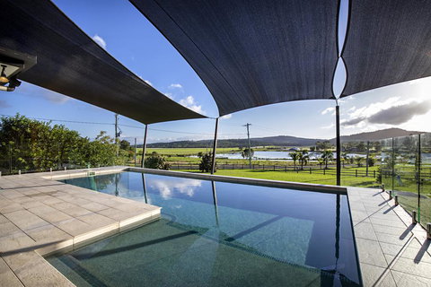 Sunset Retreat Airlie Beach Rural Getaway - Darwin Holiday 2