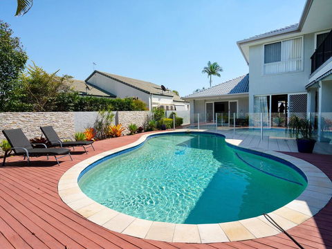 Super Sized Family Retreat With A Pool - Darwin Holiday 0