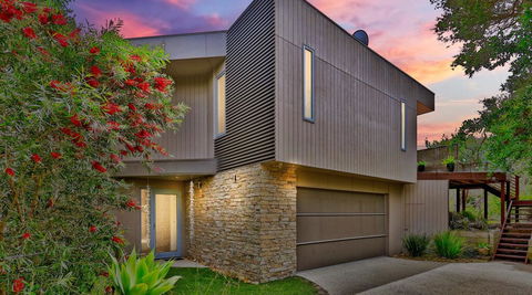 SURF Side SECRET INVERLOCH - Darwin Holiday 0