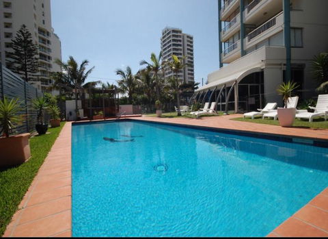 Surfers Paradise Holiday Apartment - Darwin Holiday 2