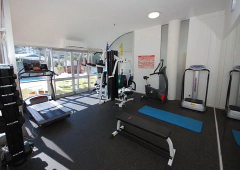 Surfers Paradise Holiday Apartment - Darwin Holiday 1