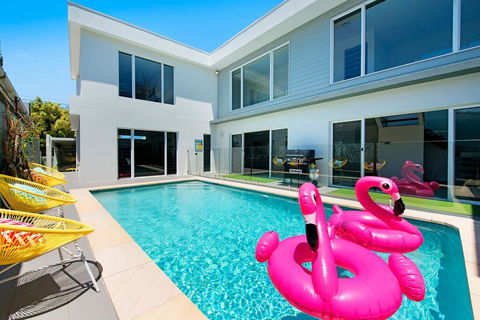 Surfers Paradise Holiday Home Almalfi Drive - Darwin Holiday 2