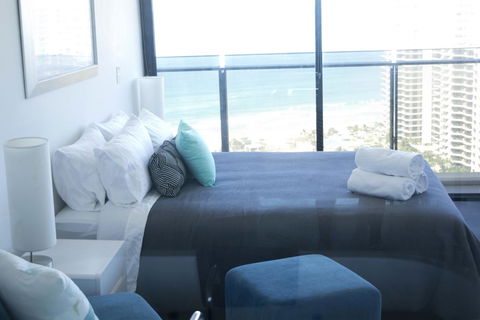 Surfers Paradise Two Bedroom Luxury Seaview Spa Apartment - Sealuxe - Darwin Holiday 2