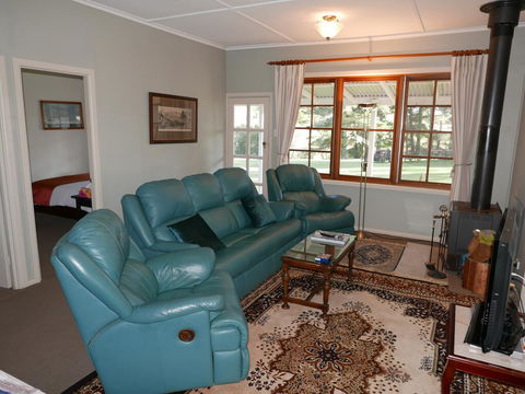 Sutton Forest Cottage - Darwin Holiday 2