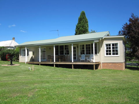 Sutton Forest Cottage - Darwin Holiday 3