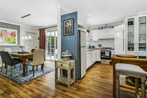Swanbrook - Darwin Holiday 1