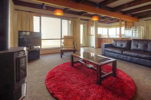 Swimmers Rest - Uninterrupted Panoramic Ocean Views - 1 Bedroom - Darwin Holiday 2