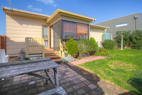 Swimmers Rest - Uninterrupted Panoramic Ocean Views - 1 Bedroom - Darwin Holiday 1