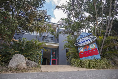 Sydney Beachouse YHA - Darwin Holiday 1