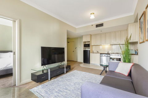 Sydney CBD 1 Bedroom Self-Contained Apartment With Spectacular Sydney Harbour View (1312 BRG) - Darwin Holiday 1