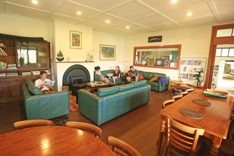 Sydney, Pittwater YHA - Darwin Holiday 3
