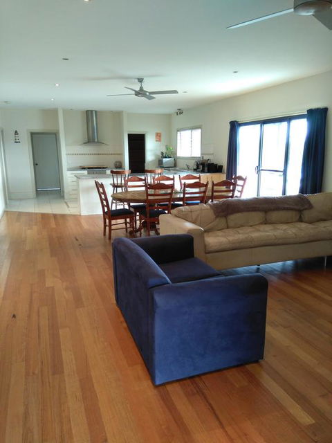 Symuya - Darwin Holiday 2