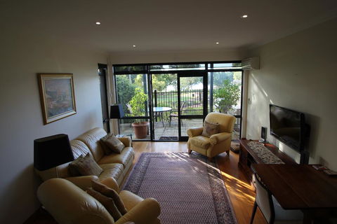 Syrena On The Swan - Darwin Holiday 3