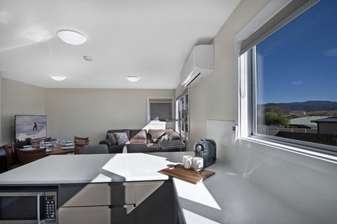 T-Bar On Twynam - Darwin Holiday 0