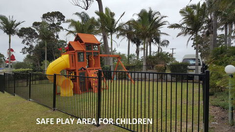 Tabourie Lake Motor Inn - Darwin Holiday 1