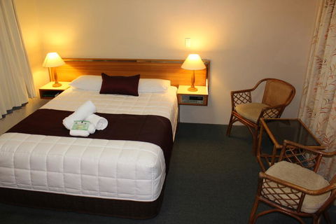 Tabourie Lake Motor Inn - Darwin Holiday 2