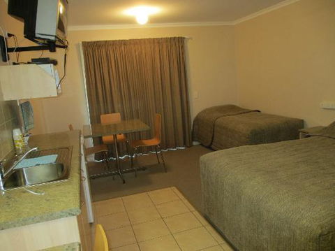 Tambo Mill Motel & Caravan Park - Darwin Holiday 3