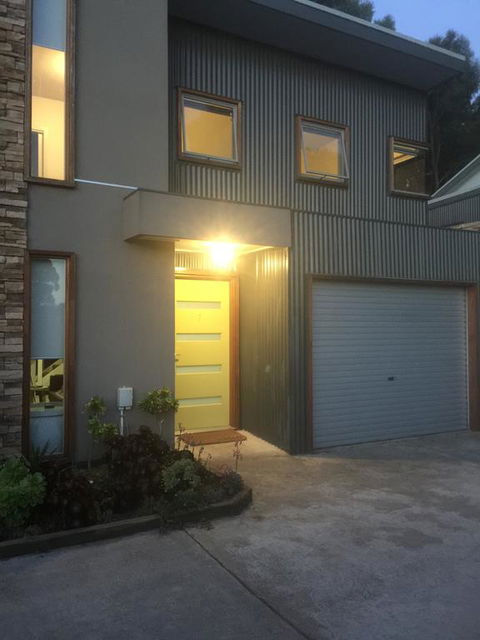 Tangles - Darwin Holiday 0