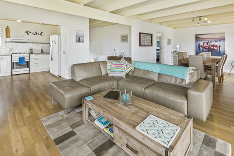 Tanjil - A Stroll From The Water In Paynesville - Darwin Holiday 3