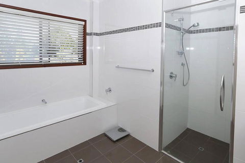 Tara Downs On Lake Albert - Darwin Holiday 2