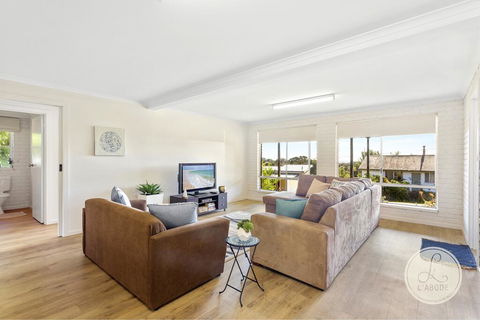 TASSIE SEASIDE SERENITY - L'Abode Accommodation - Darwin Holiday 1