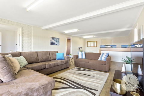 TASSIE SEASIDE SERENITY - L'Abode Accommodation - Darwin Holiday 3