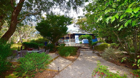 Teach Na Cairde - House Of Friends - Darwin Holiday 0