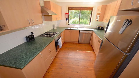 Teach Na Cairde - House Of Friends - Darwin Holiday 3