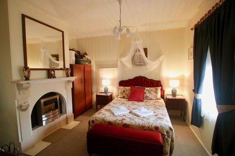 Tenterfield Historic C1895 Cottage - Darwin Holiday 2