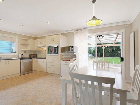 That Pink House! - Comfortable Home Away From Home - Darwin Holiday 3