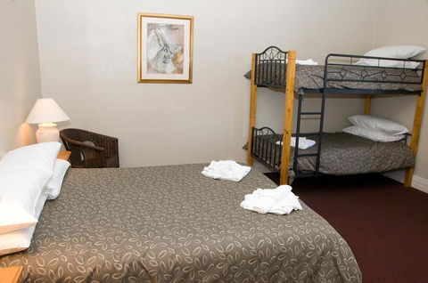 The Alpine Hotel - Darwin Holiday 2