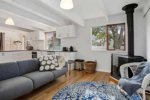 THE ASHMAN HOUSE - Modern And Close To Town - Darwin Holiday 1