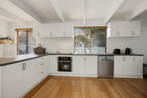 THE ASHMAN HOUSE - Modern And Close To Town - Darwin Holiday 2