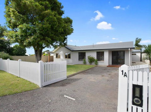 THE ASHMAN HOUSE - Modern And Close To Town - Darwin Holiday 0