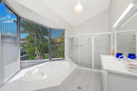 The Atrium, 11 Kentia Close - Darwin Holiday 3