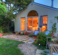 The Avenue at Montville Luxury Cottage - Darwin Holiday