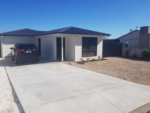 The Baltimore - Family Home Getaway - Darwin Holiday 1