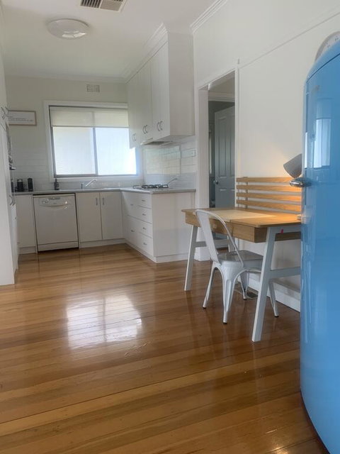 The Batch On Benyon , Fresh And Cute As A Button - Darwin Holiday 2